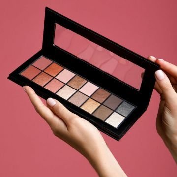 Палетка теней 16 оттенков / Eyeshadow Palette 16 Shadows  01 Nude